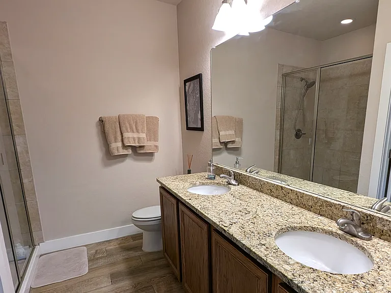 909 Crystal Brook Cv — Photo 12