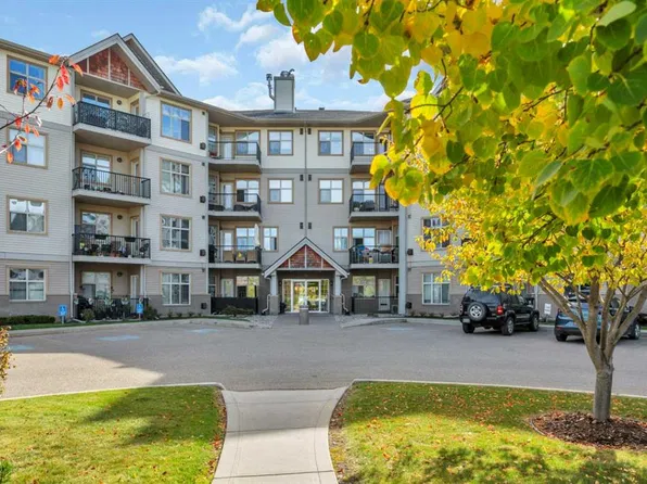 100 NW Lakeway Blvd #420, Sylvan Lake, AB T4S 0A4