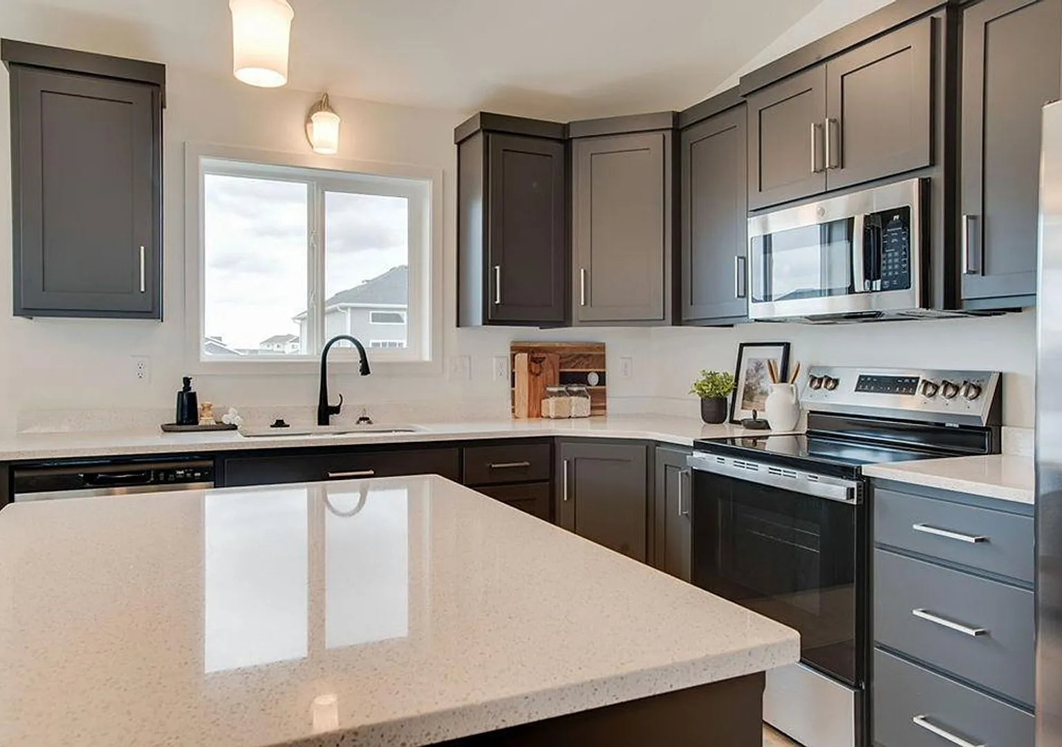 3 Bedroom 2 Bath South Moorhead — Photo 3
