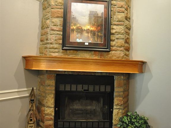 3rd image of 1700 Bearwood Ln
