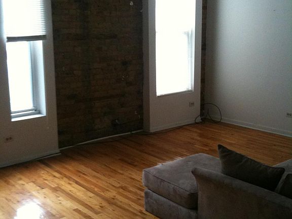 3rd image of 2047 N Hoyne Ave APT 3S
