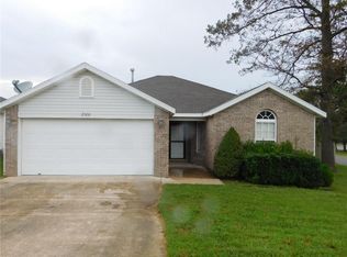 2300 SW Choctaw St, Bentonville, AR 72712