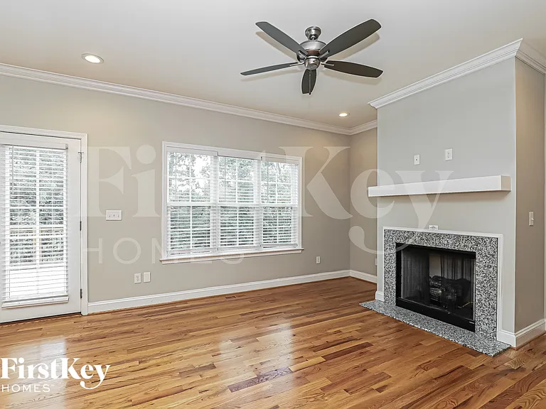 350 Prescott Dr — Photo 6