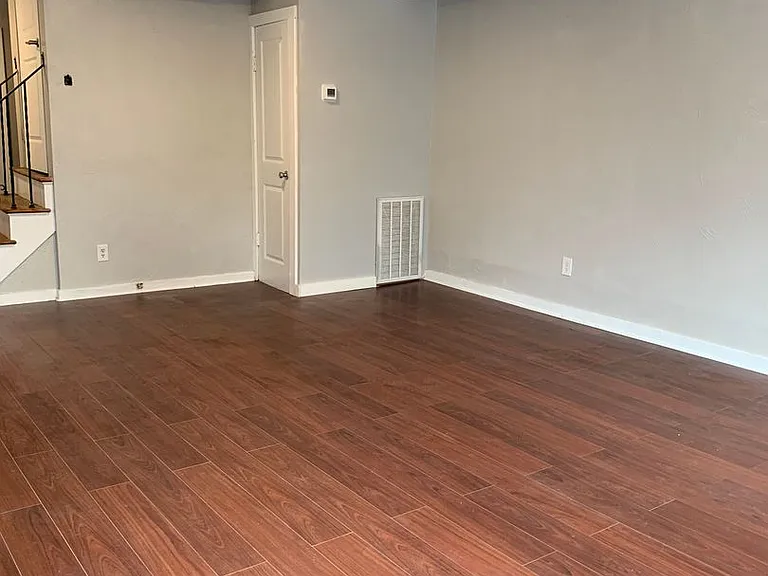 410 Marlow St — Photo 8