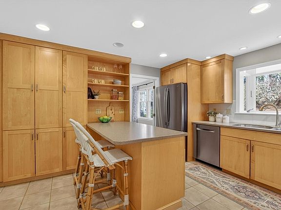 5th image of 18 Bromfield Rd