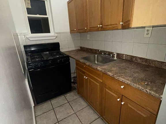 4th image of 53 Glenwood Ave #A2