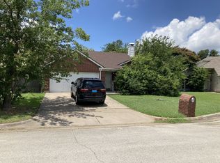 6702 Flamewood Dr, Arlington, TX 76001