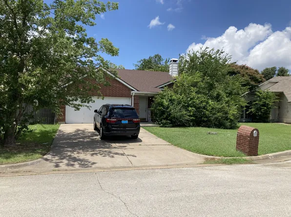 6702 Flamewood Dr, Arlington, TX 76001