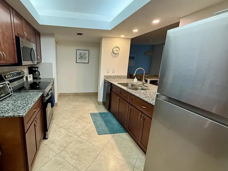 2455 Lindell Blvd — Photo 12