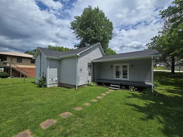 205 Railroad St, Glen Dale, WV 26038