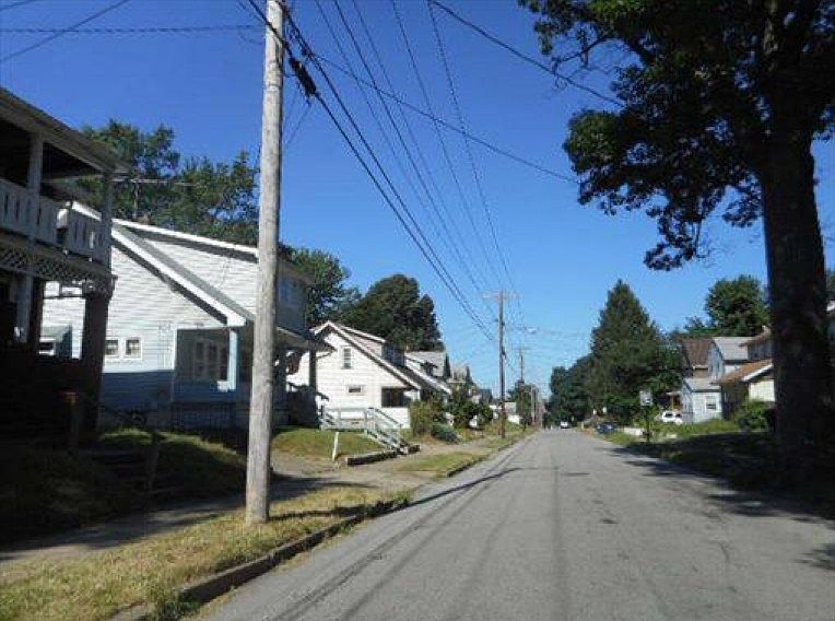 2nd image of 146 E Emerling Ave