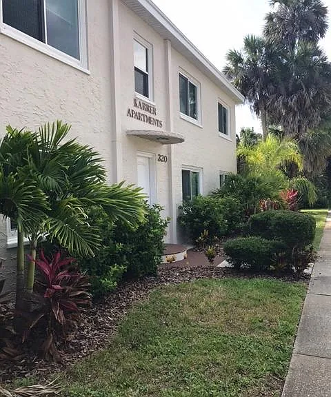 320 S Riverside Dr — Photo 1