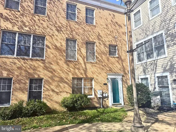 806 Hr Dr SE, Washington, DC 20032