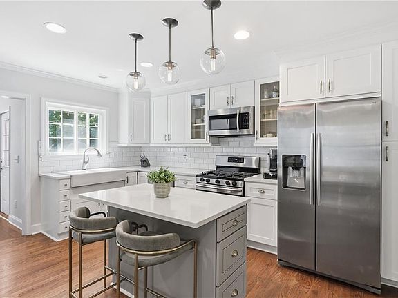 2nd image of 2305 Sanford Rd