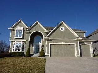 217 NE Hidden Ridge Cir, Lees Summit, MO 64064