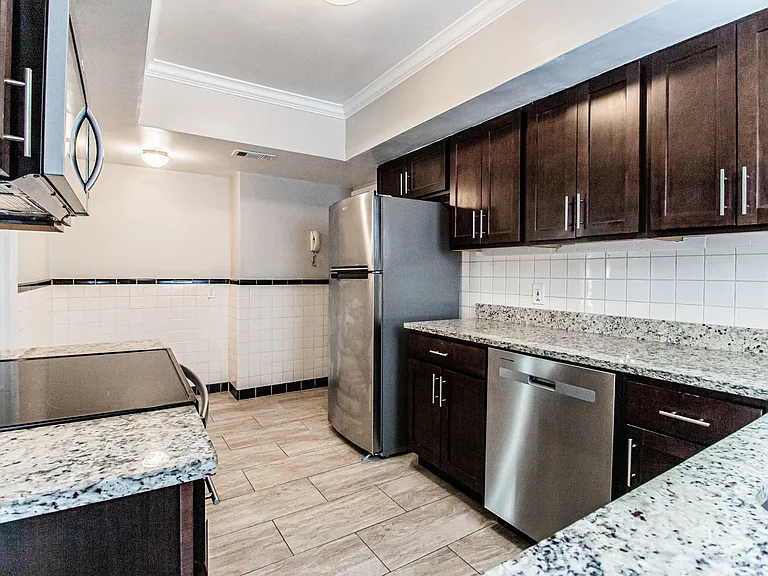 (293) 8301 Delmar — Photo 9