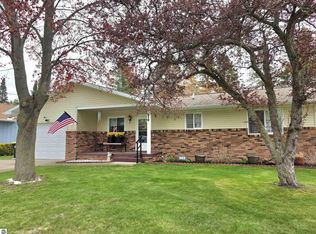 910 Smith St, East Tawas, MI 48730