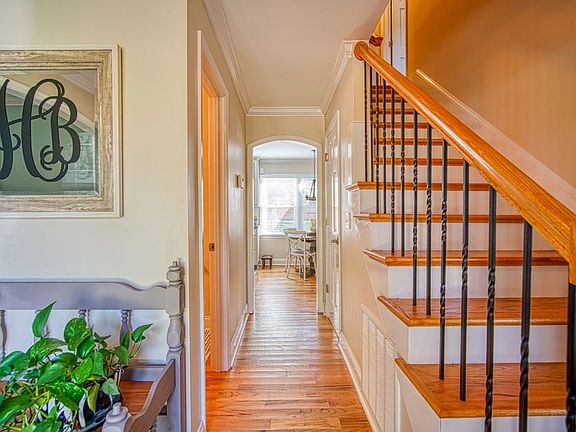 5th image of 203 Thornhill Dr