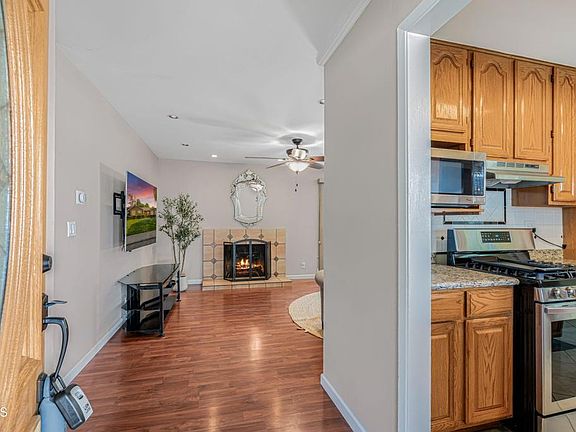 3rd image of 1485 E Avenida De Los Arboles