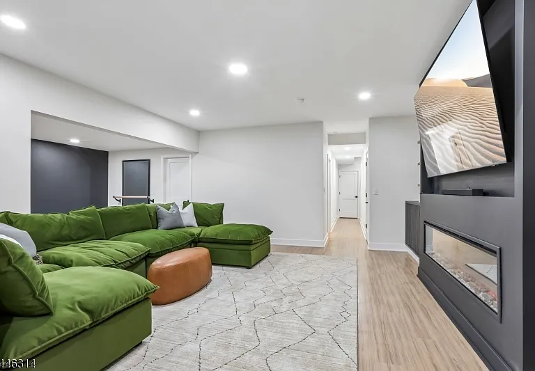 22 Flower Horn Blvd — Photo 39