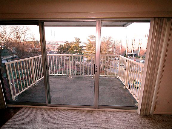 3rd image of 2604 Indian Dr APT 1D