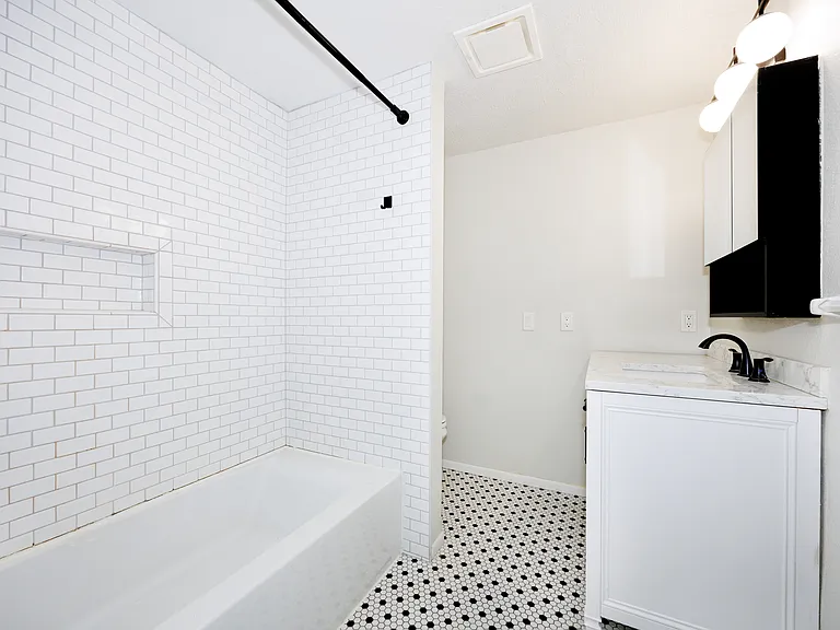 8142 Comox Rd — Photo 15