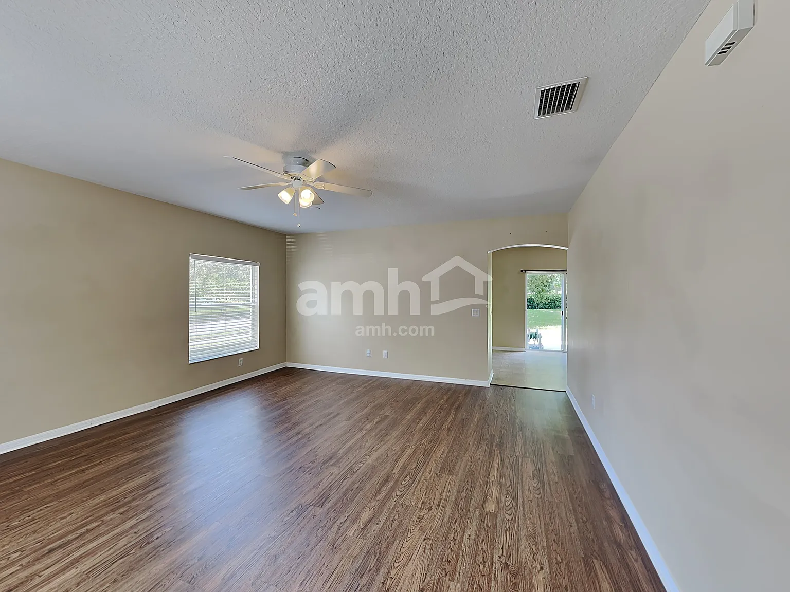 4 bed, 2.5 bath, 2040 sqft, $2,535 — Photo 4