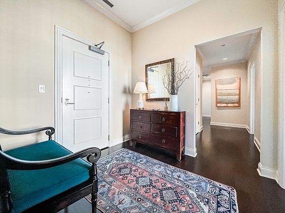 2nd image of 10 E Delaware Pl APT 33C