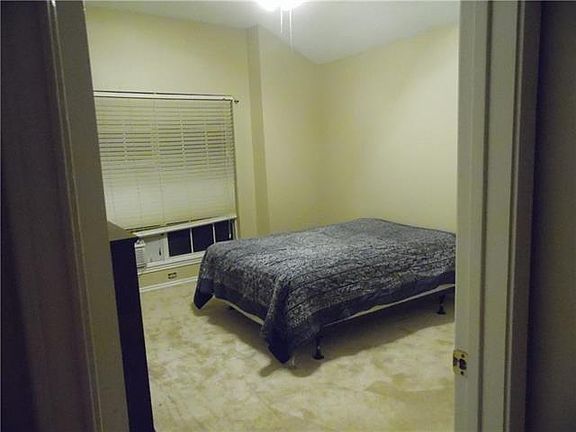 4th image of 100 N Carriage House Way