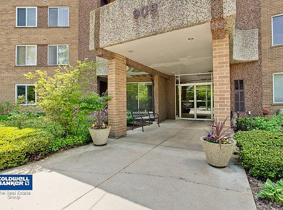 4th image of 909 E Kenilworth Ave Unit 220
