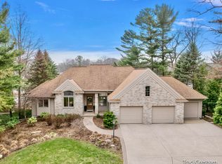 15462 Oak Point Dr, Spring Lake, MI 49456