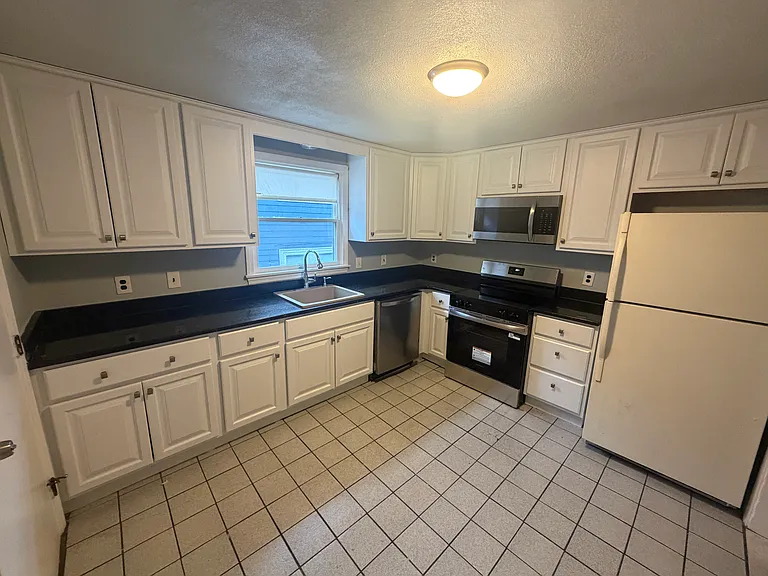 90 Sylvia St #2 — Photo 1