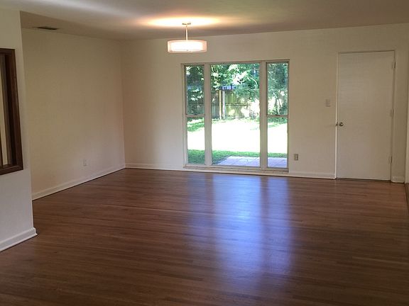 5th image of 1301 Newcastle Dr