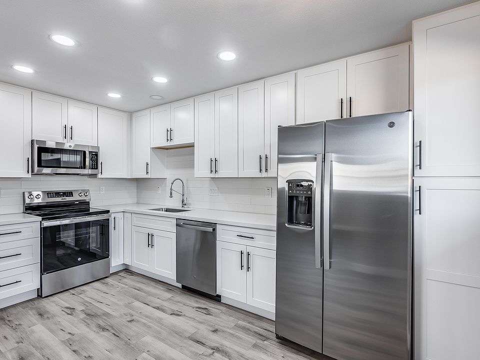 4th street  325 S 4th St, Marion, IL 62959 | Zillow