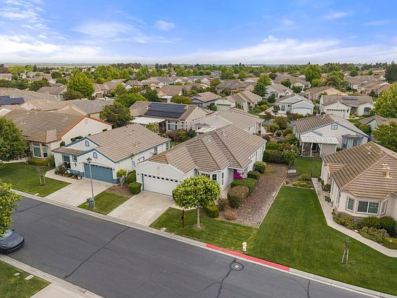 2nd image of 935 Bridgeport Way