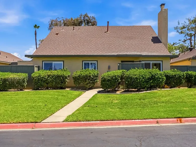 8879 Hillery Dr — Photo 2