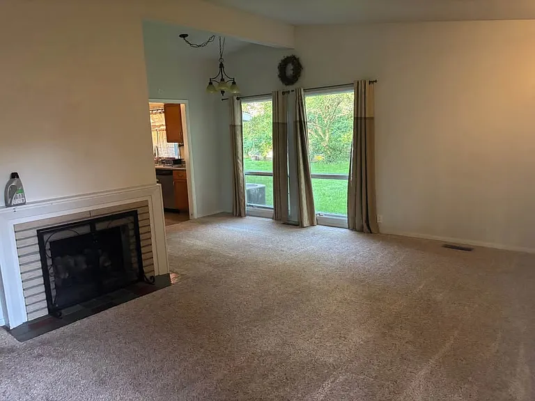 3119 Caroline St — Photo 3