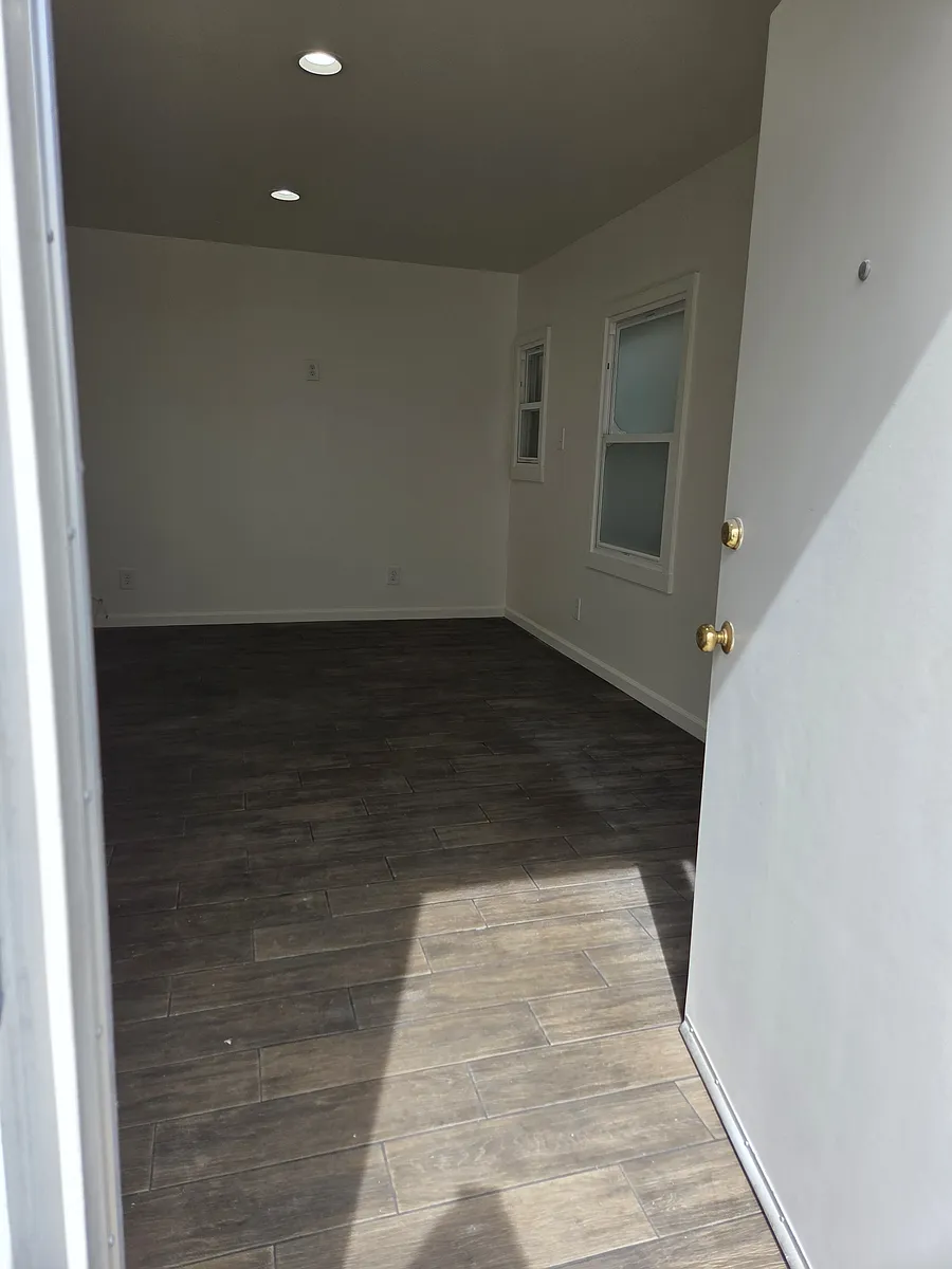 Building Photo - 717 S Osage Ave