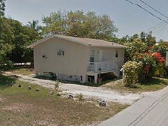 Wider view Drive Way Parking Big Yard