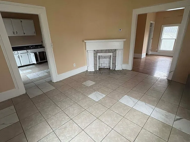 206 N Morgan St — Photo 2