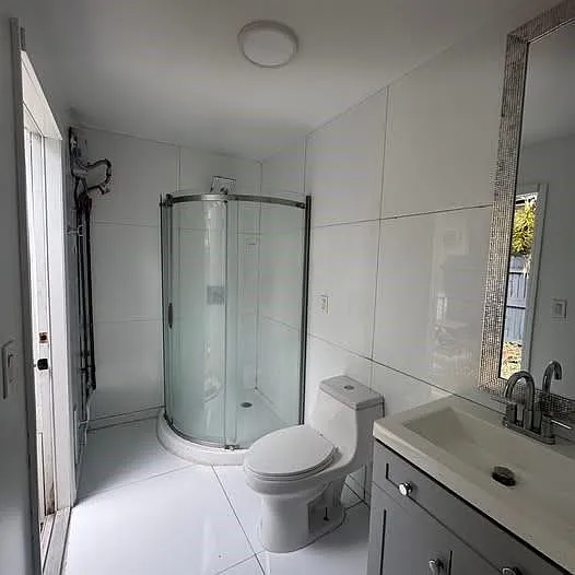 3 bed, 1.0 bath, 2488 sqft, $1,300 — Photo 4