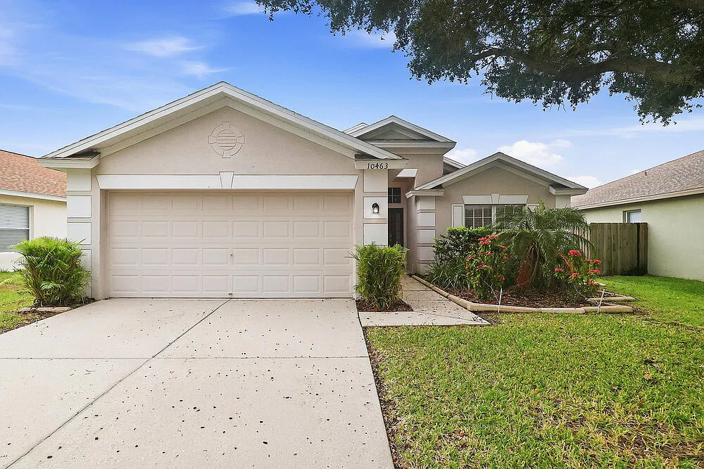 4 bed, 2.0 bath, 1665 sqft, $2,155 — Photo 1