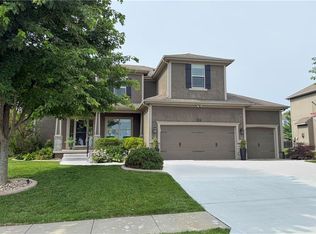 104 SW Shores Dr, Blue Springs, MO 64064