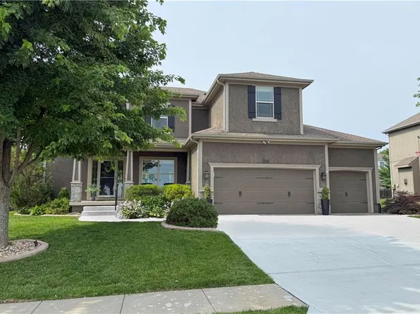 104 SW Shores Dr, Blue Springs, MO 64064