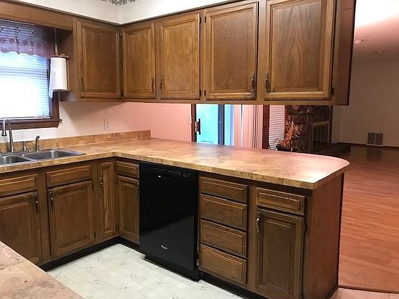 4th image of 707 Woodland Dr