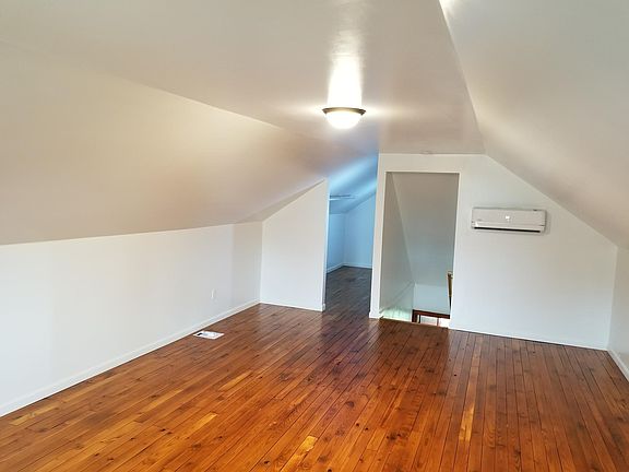 3rd image of 1427 Dale Ave SE