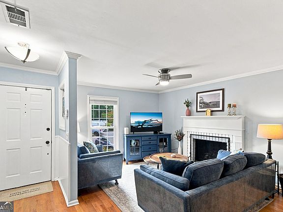 3rd image of 1119 Moorestown Cir