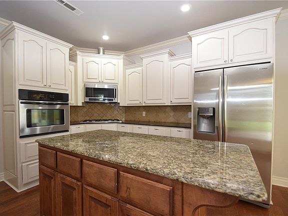 4th image of 4301 SW Jasmine St #1