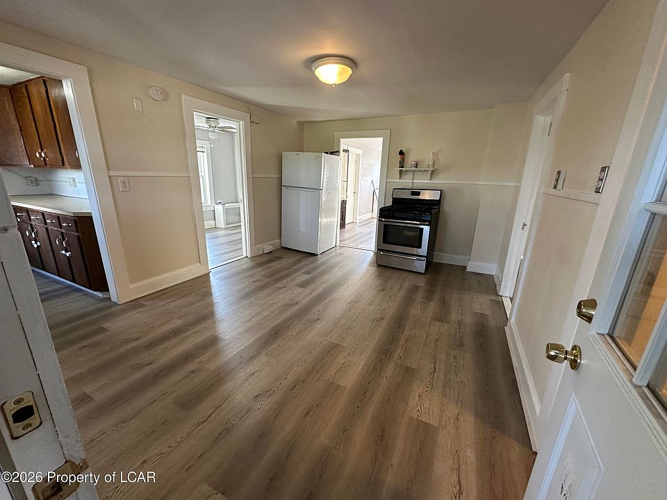 1st image of 966 Ridge Ave UPPER