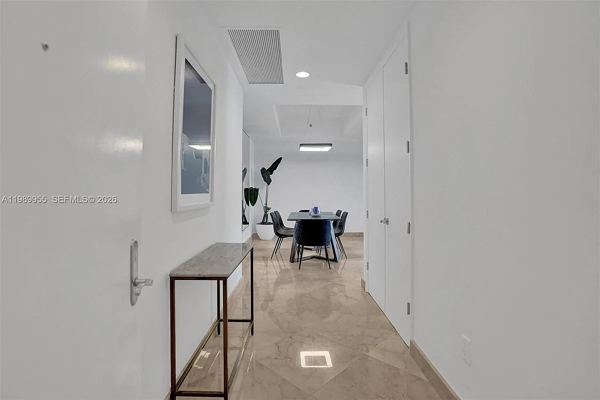 Building Photo - 16001 Collins Ave #805